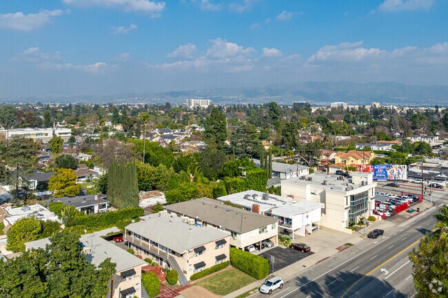 Foto del edificio - Riverside Apartments at Valley Village