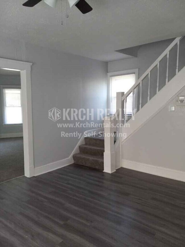 Foto del edificio - Very spacious 5 bedroom, 1.5 bathroom home!