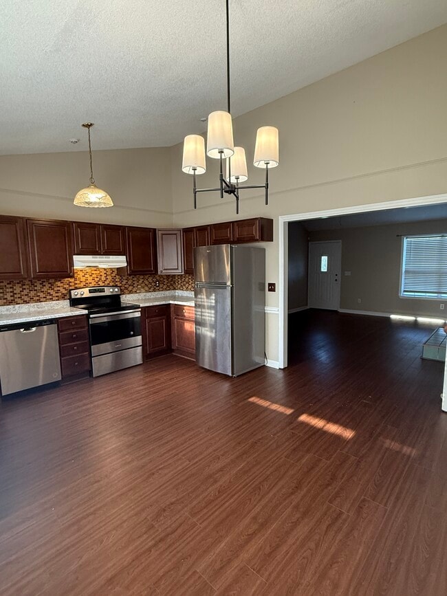 Building Photo - 116 E Pointe Cir