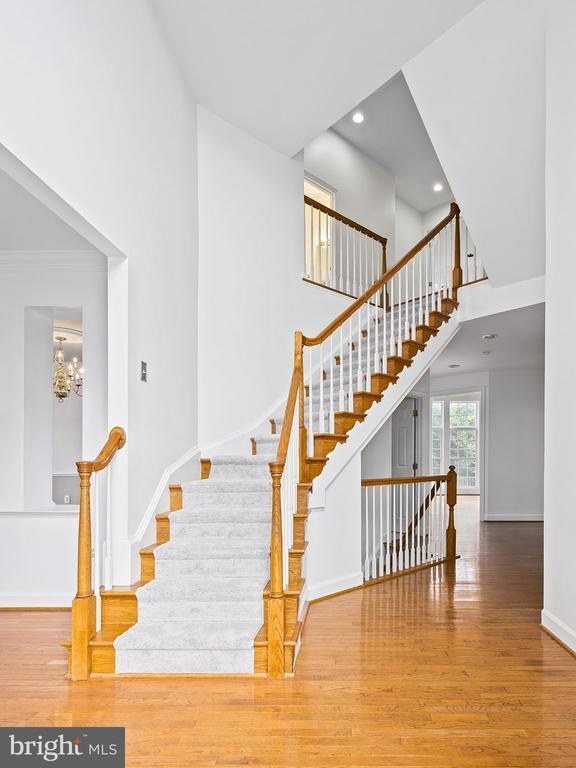 Building Photo - 8638 Wales Ct
