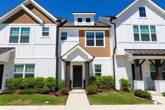 Building Photo - 2265 Bayport Ave