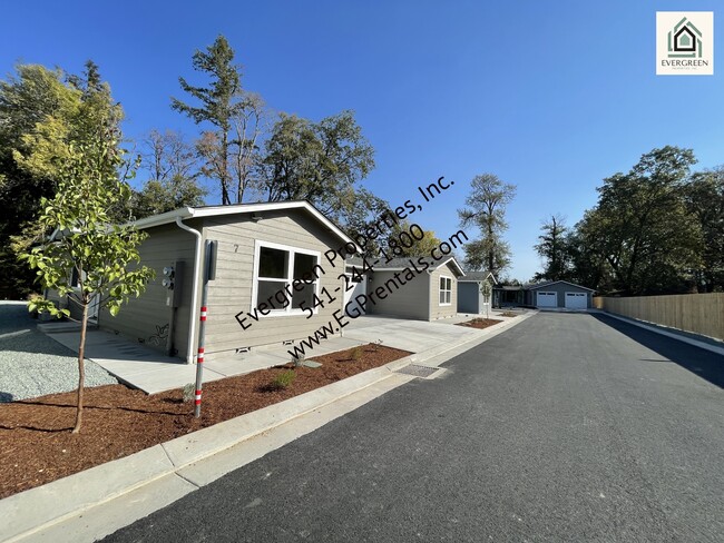 Building Photo - 1841 Hubbard Ln