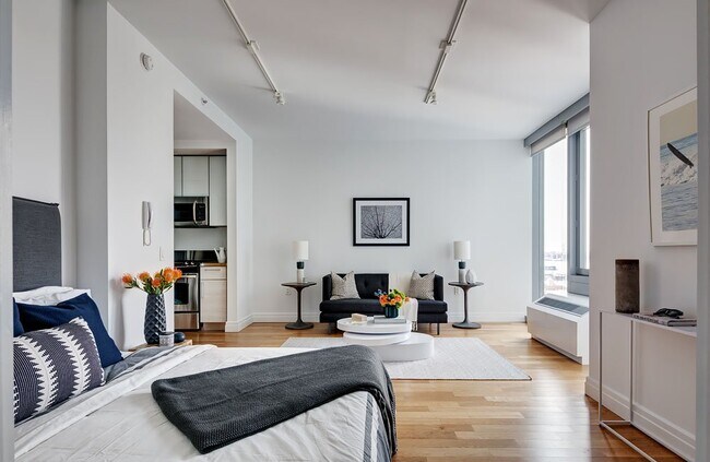 Building Photo - 550 W 54th St