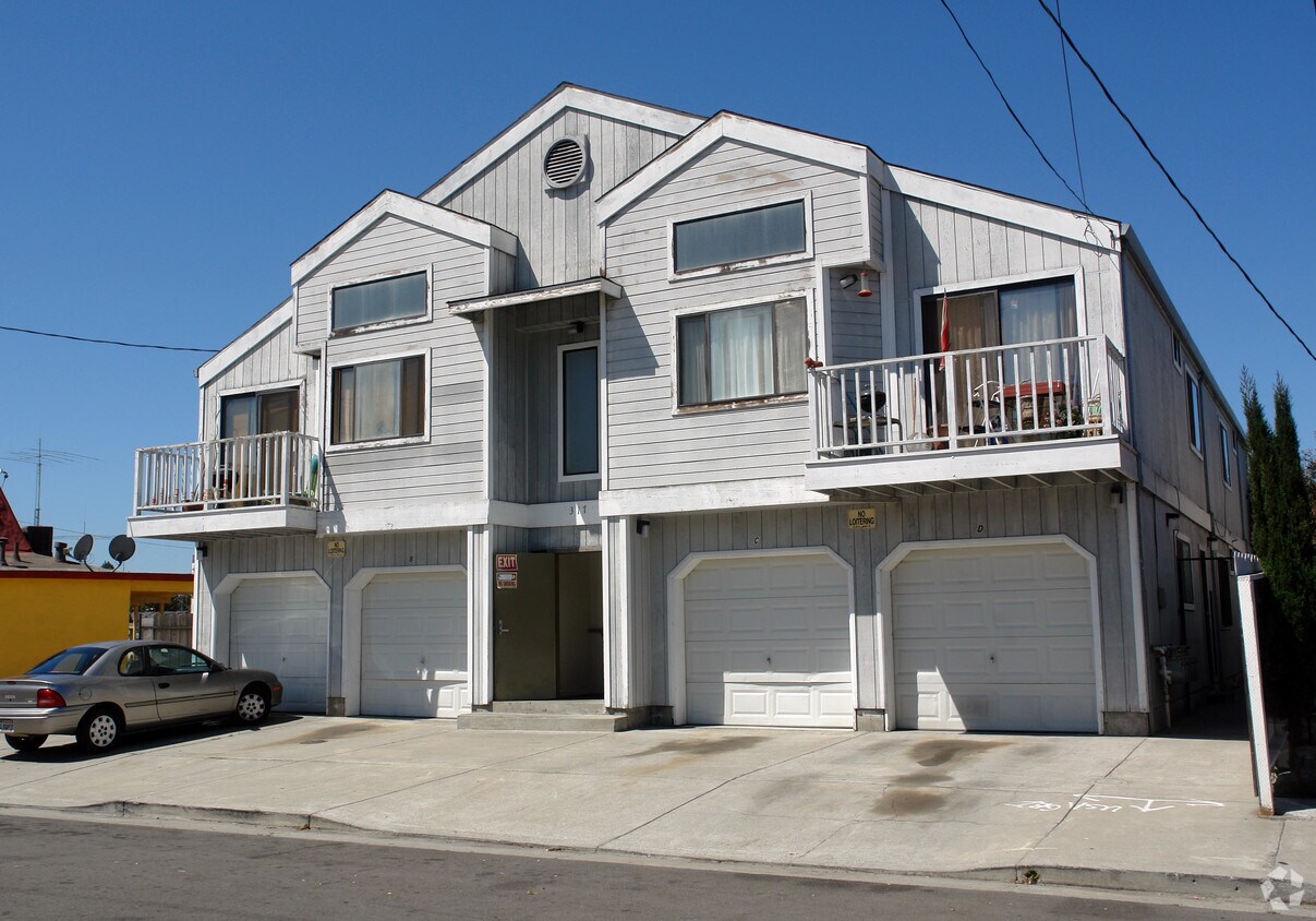Building Photo - 317 33rd St