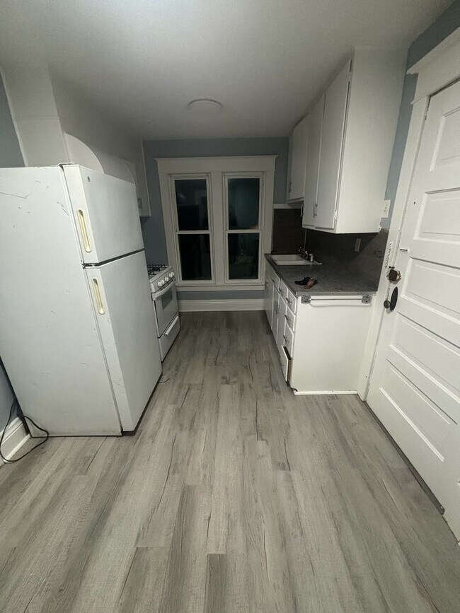 Building Photo - 516 W Third st