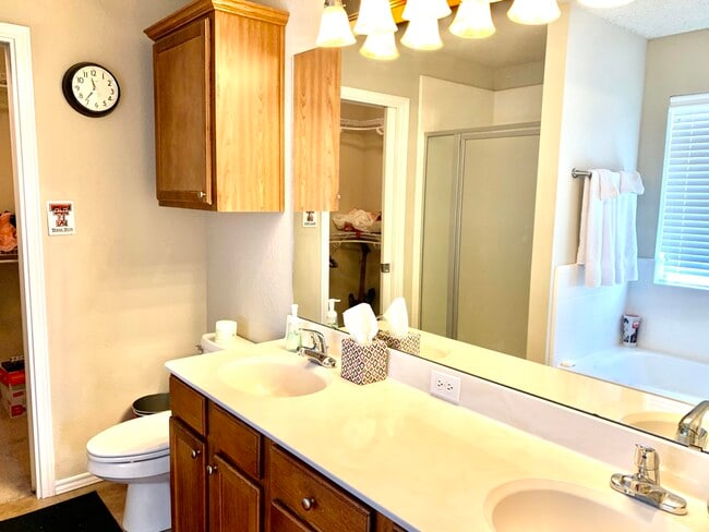 Foto del edificio - 2105 Main St