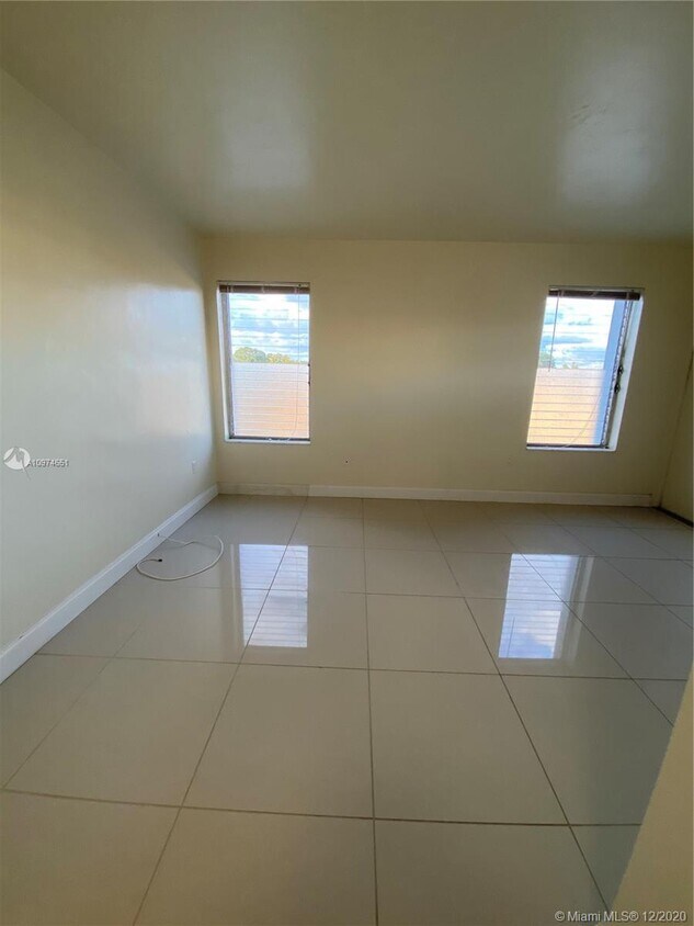 Foto principal - 4410 W Flagler St