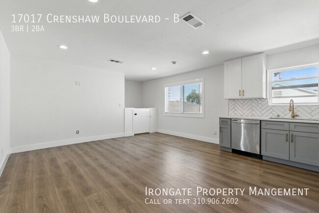 Foto del edificio - 17017 Crenshaw Blvd