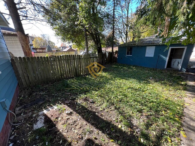 Building Photo - Spacious and Updated, 3 Bedroom/2 Bathroom...