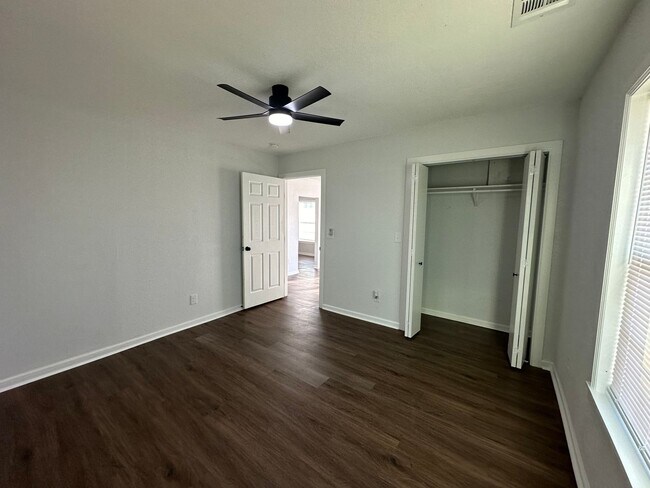 Foto del edificio - 2 Bedroom 1 Bath House for Rent