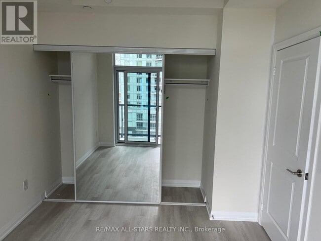 Photo du bâtiment - 3260 Sheppard Ave E