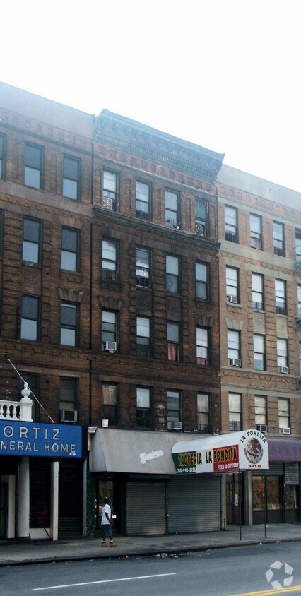 Primary Photo - 308 Willis Ave
