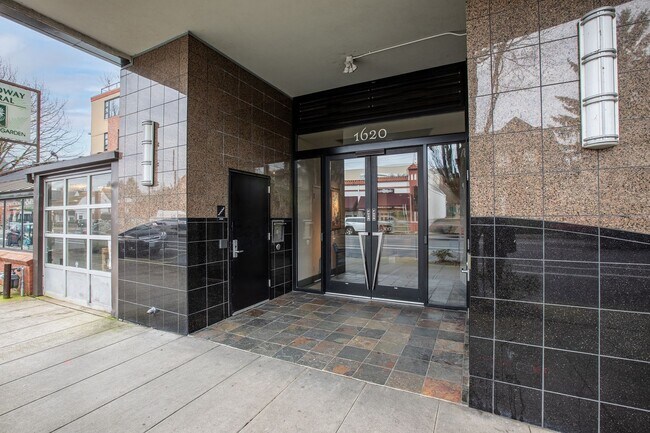 Building Photo - Sweet + secure 1/1 condo with parking, extra storage room
