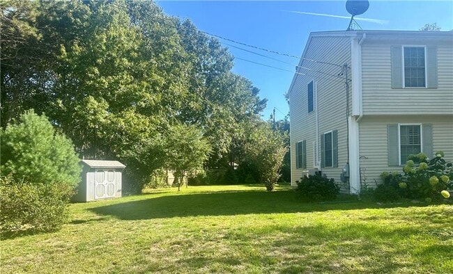 Building Photo - 37 Lakeside Dr