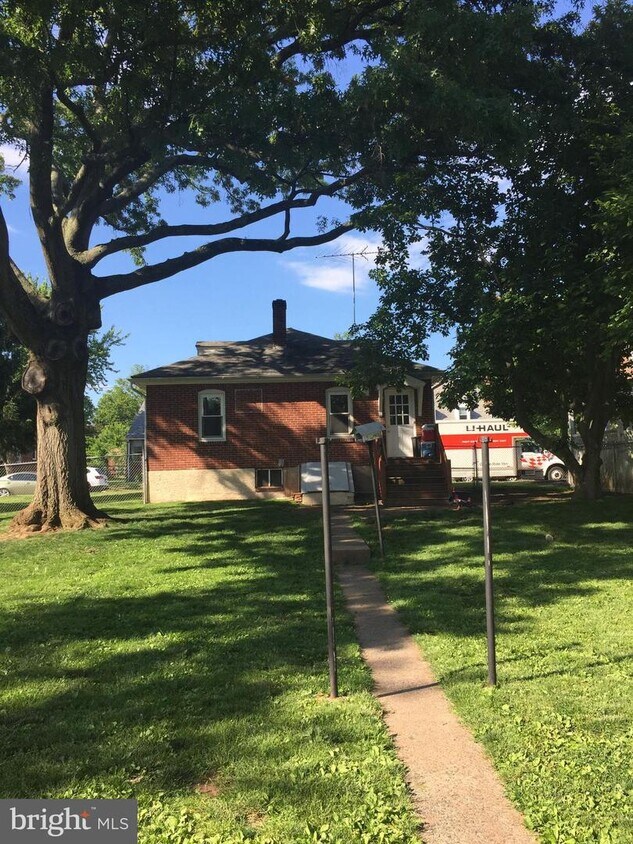 Primary Photo - 26 W 6th St