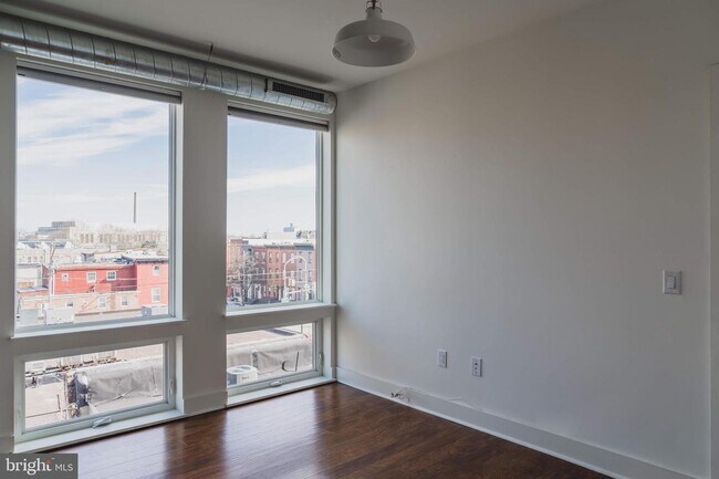 Building Photo - 2617 W Girard Ave