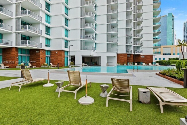 Building Photo - 350 S Miami Ave