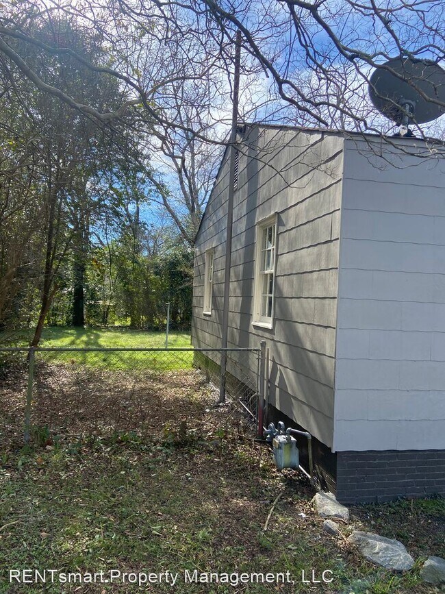 Building Photo - 2 br, 1 bath House - 3842 North Linden Drive