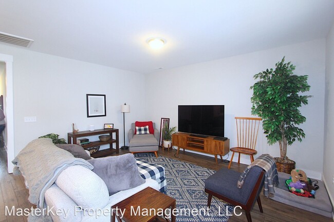 Building Photo - 3 br, 2.5 bath House - 1956 Big Falls Drive
