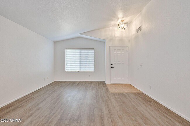 Foto del edificio - 2411 W Oberlin Way