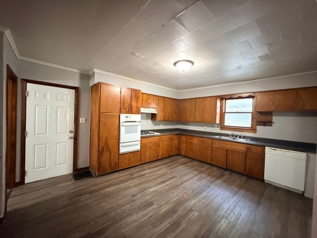 Building Photo - 1227 4th St