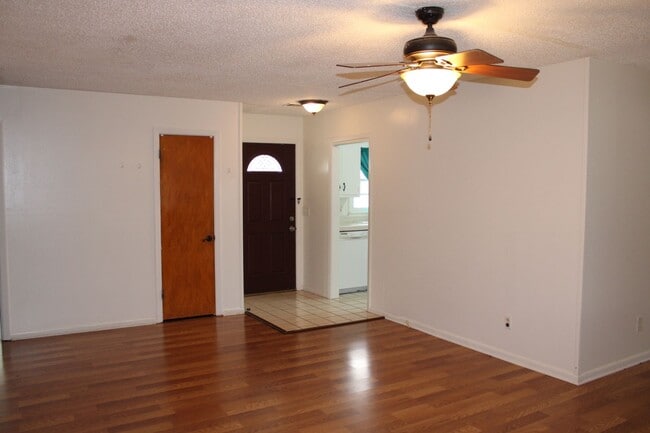 Building Photo - Located in Avondale 3bedrooms 2bathrooms 1 car garage