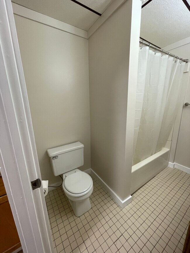 Building Photo - 622 Jefferson St Apt A
