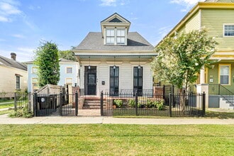 Building Photo - 2324 Ursulines Ave