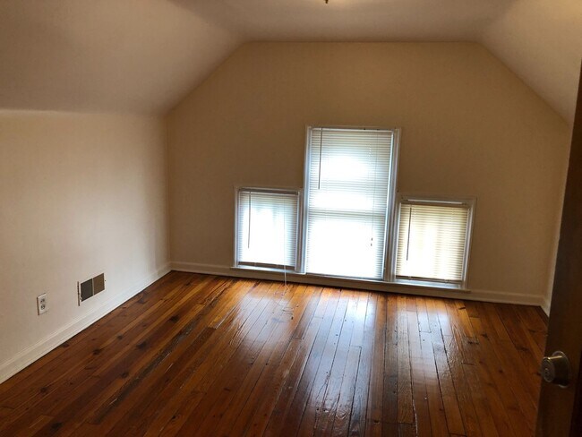 Foto del edificio - 335 E 19th Ave