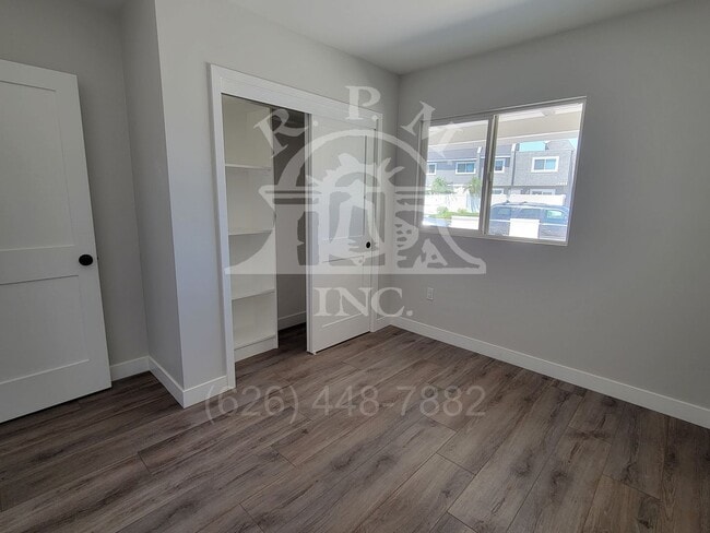 Building Photo - 13872-13874 Saranac Dr