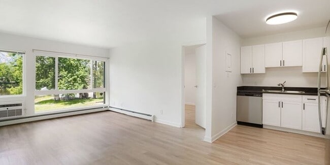 Building Photo - 1000 W Moorhead Cir