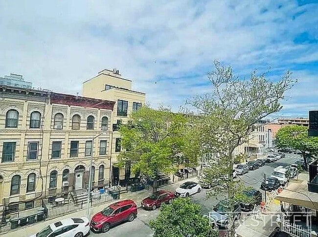 Foto del edificio - Spacious 1.5-Bedroom Penthouse Apartment i...