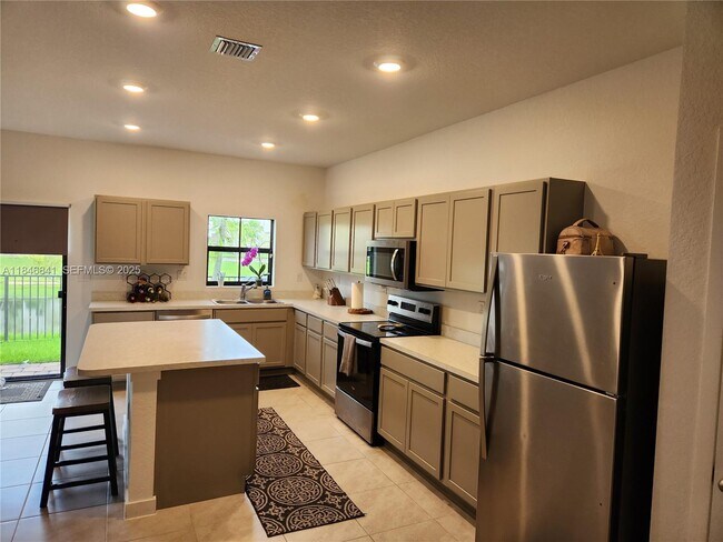 Foto del edificio - 880 NW 3rd Way