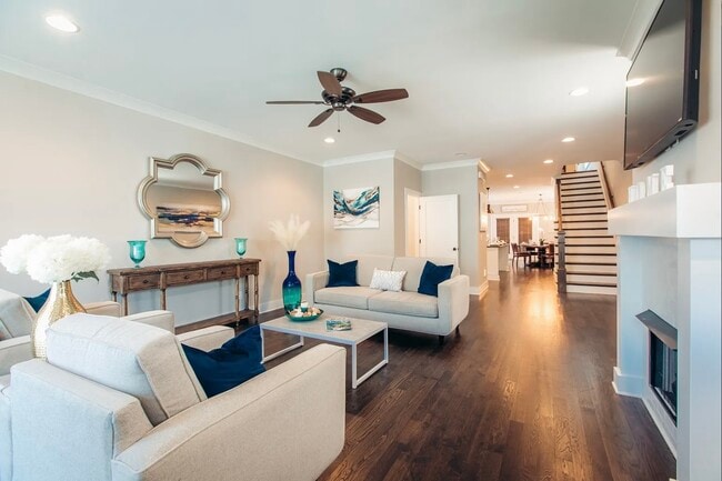 Building Photo - 2423 Elliott Ave