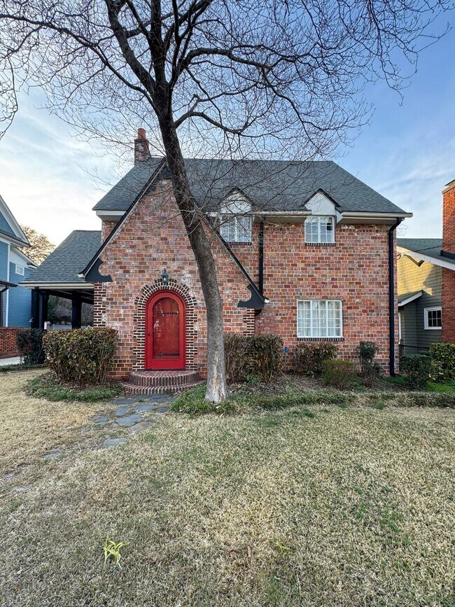 Foto del edificio - Stunning 4 Bed 4 Bath Haymount Home