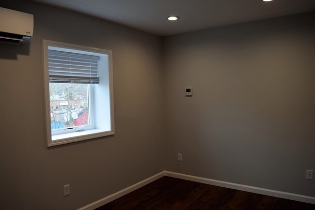 Building Photo - Apartment For Lease!!