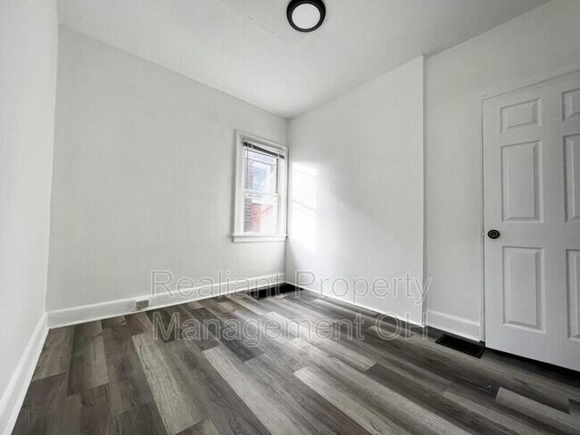 Building Photo - 1112 Gilsey Ave