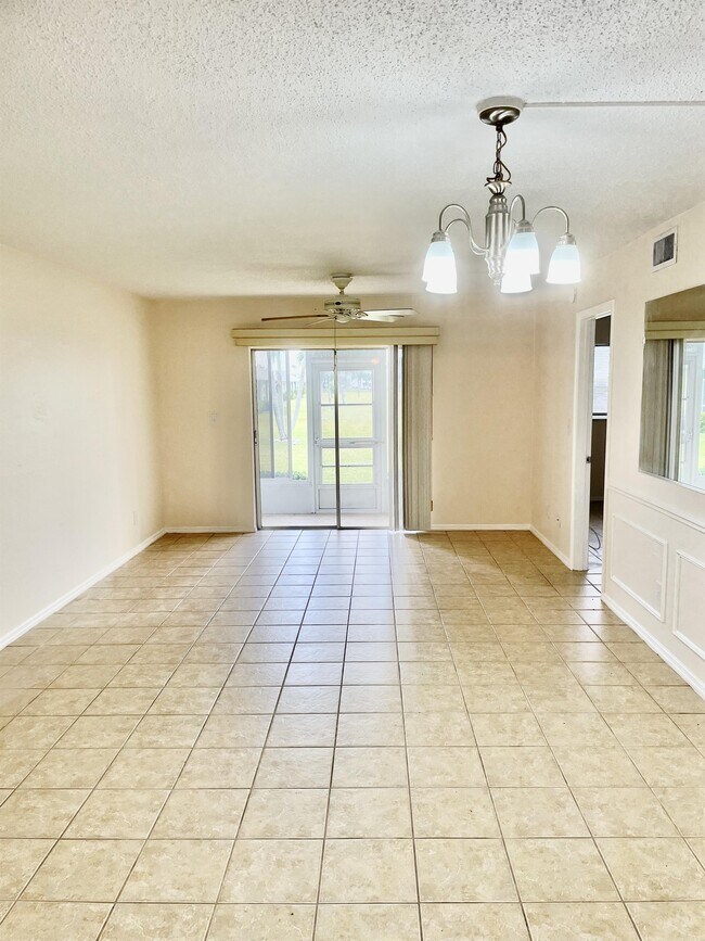 6753a Lake McGregor Cir, Fort Myers, FL 33919 Townhome Rentals in Fort Myers FL