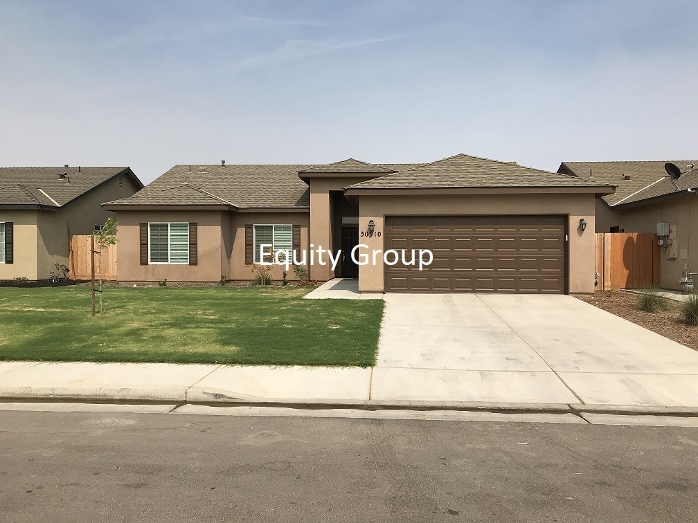 Foto principal - Like New 4 Bedroom House!