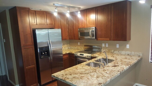 Foto del edificio - Gorgeous 3 story townhome!