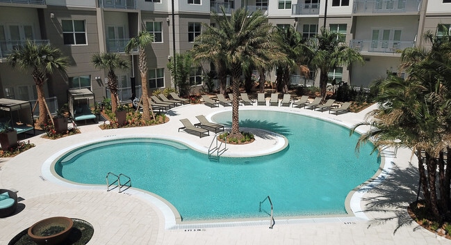 Building Photo - Juno Winter Park