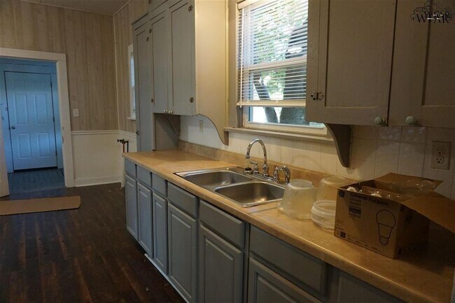 Building Photo - 1114 Monroe St