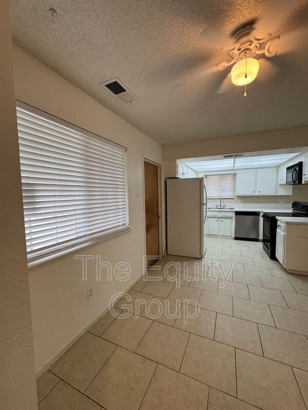 Foto del edificio - 1009 W Laura Ave