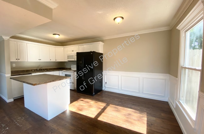 Building Photo - 105 Osmond Dr