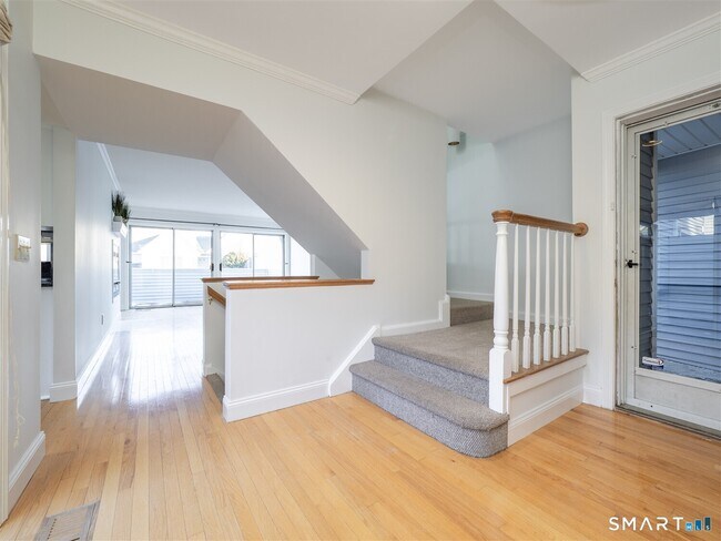 Foto del edificio - 36 Wilton Crst