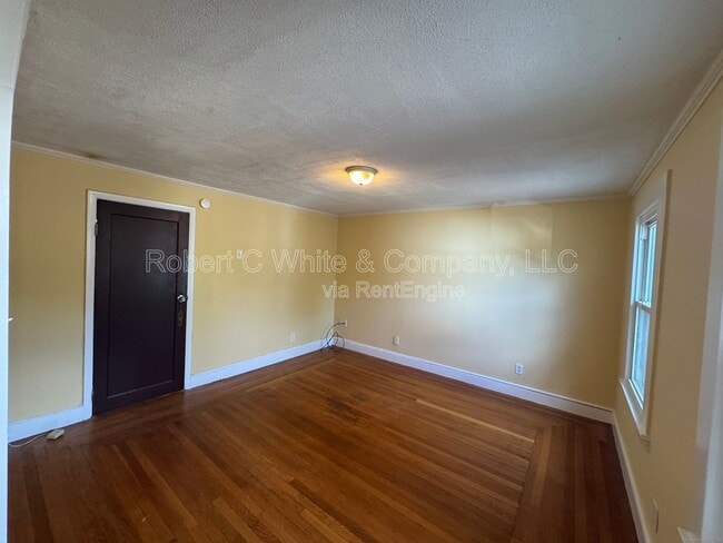 Building Photo - 106 Day St