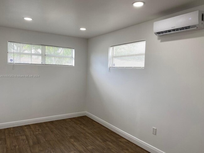 Building Photo - 1125 NE 143rd St
