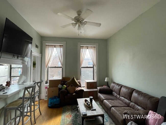 Building Photo - 2056 N Halsted-2F