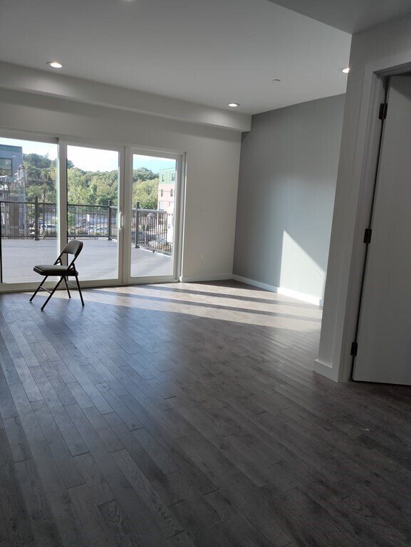 Building Photo - 127 Hyde Park Ave