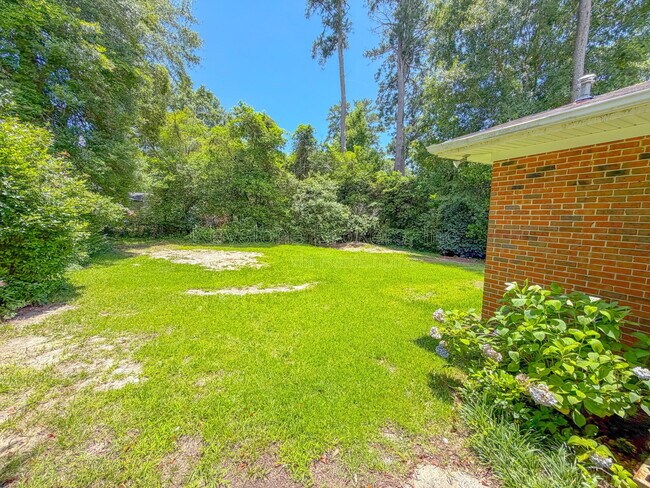 Foto del edificio - 2525 Tredway Dr